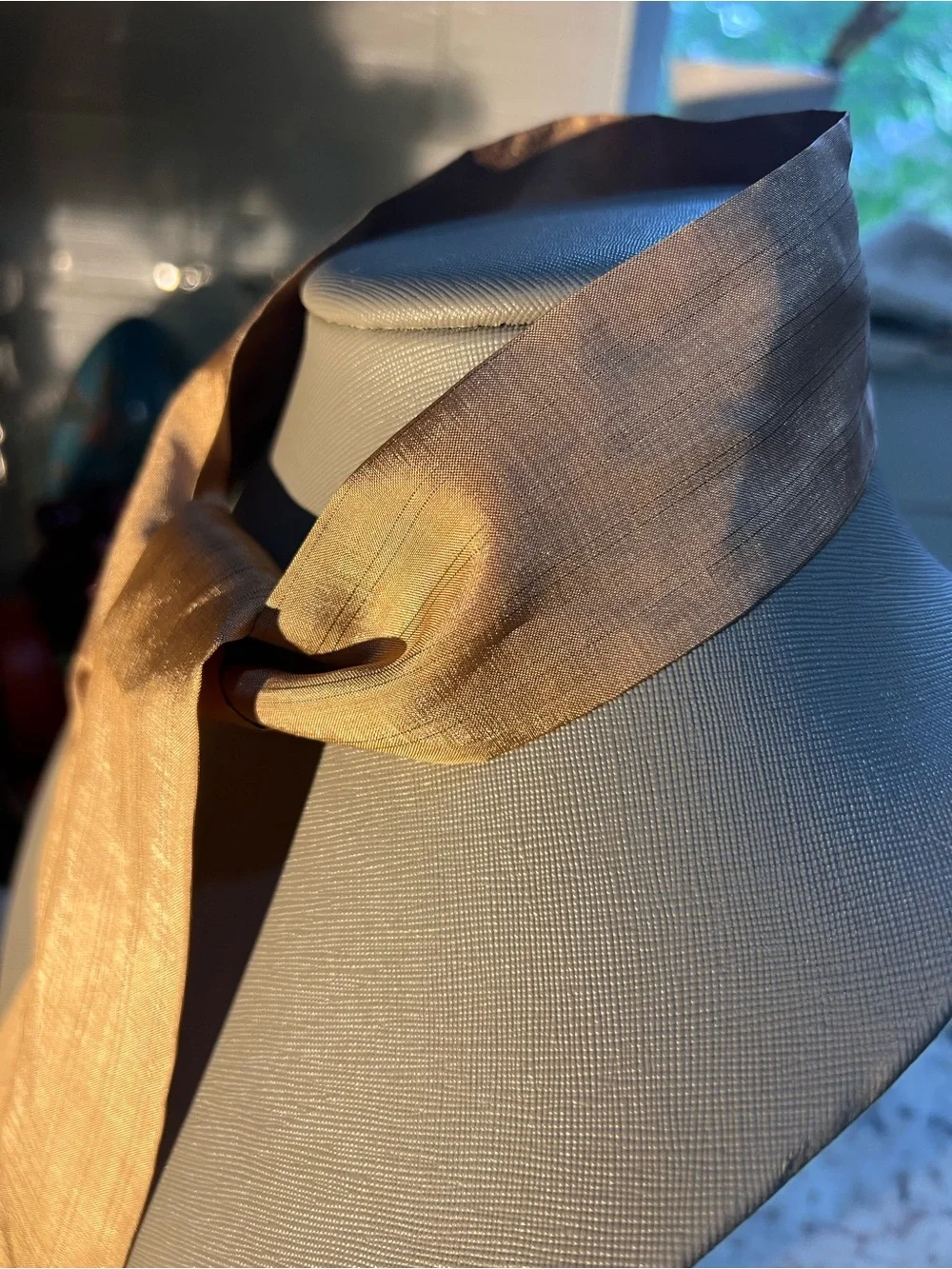 Vintage Gold-Beige-Tan Shiny Skinny tie or tie accessory like New